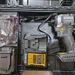 디월트 맥라렌 한정판 DCF85M 임팩트 드라이버 이미지