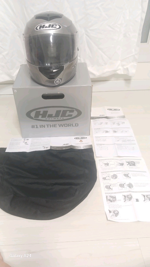 흥진(HJC) 대표적인 입문용 오토바이 풀페이스 헬멧인 HJC CL-ST 메탈 실버(Metal Silver) 모델( 이미지