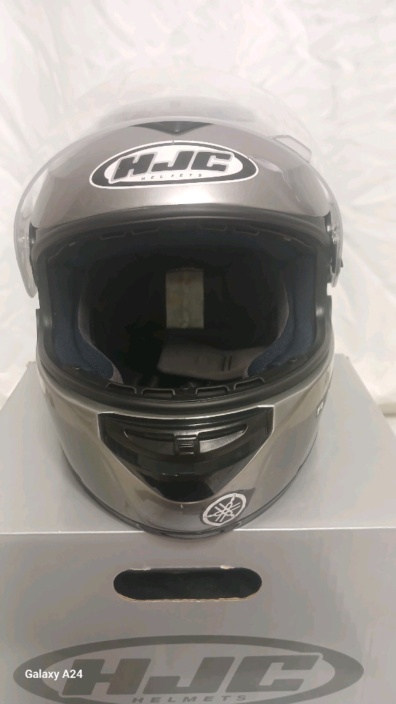 흥진(HJC) 대표적인 입문용 오토바이 풀페이스 헬멧인 HJC CL-ST 메탈 실버(Metal Silver) 모델( 이미지