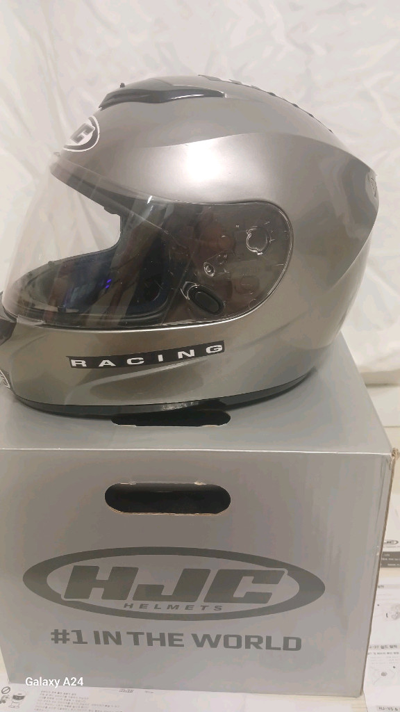 흥진(HJC) 대표적인 입문용 오토바이 풀페이스 헬멧인 HJC CL-ST 메탈 실버(Metal Silver) 모델( 이미지