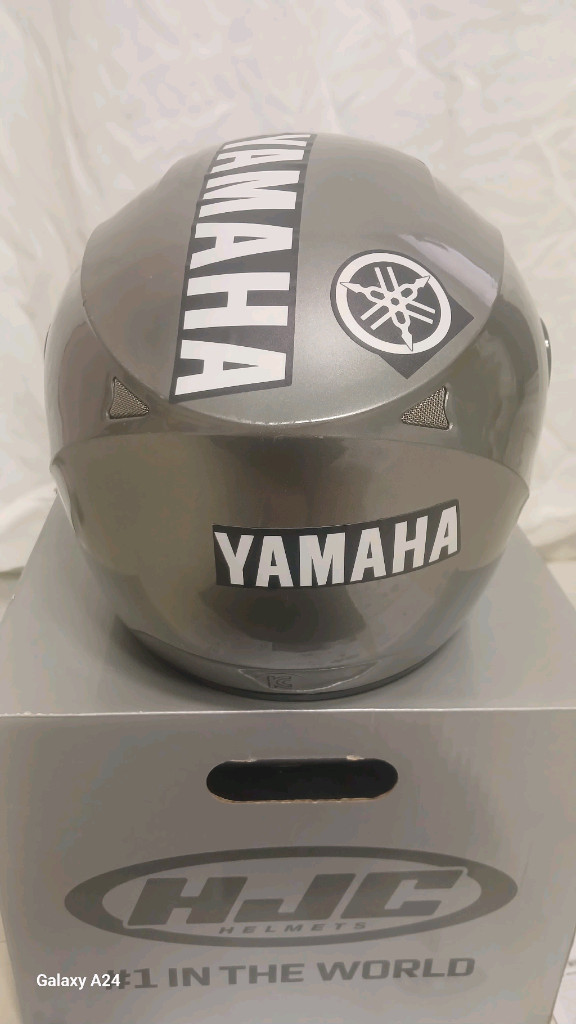흥진(HJC) 대표적인 입문용 오토바이 풀페이스 헬멧인 HJC CL-ST 메탈 실버(Metal Silver) 모델( 이미지