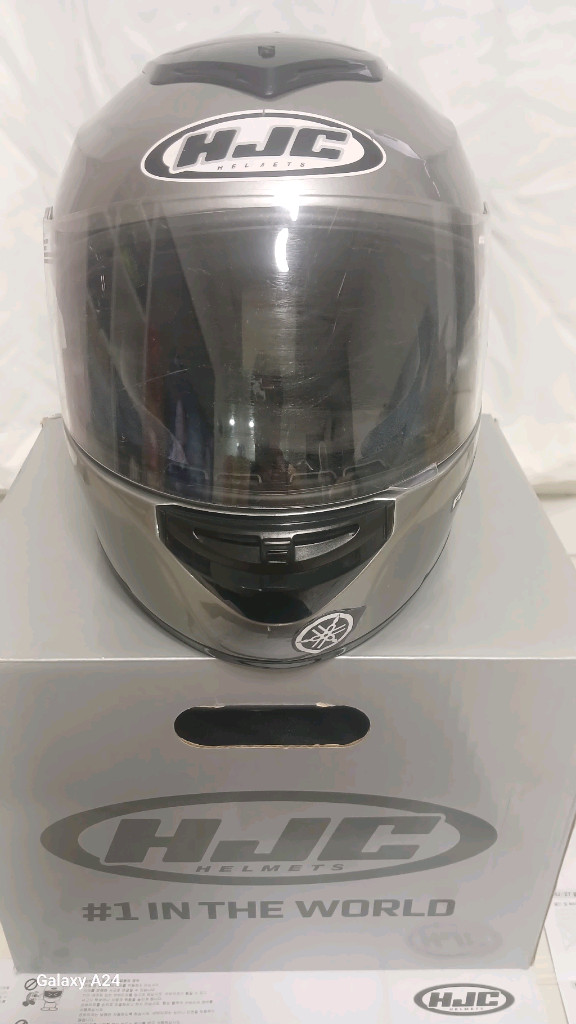 흥진(HJC) 대표적인 입문용 오토바이 풀페이스 헬멧인 HJC CL-ST 메탈 실버(Metal Silver) 모델( 이미지