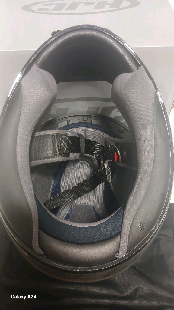 흥진(HJC) 대표적인 입문용 오토바이 풀페이스 헬멧인 HJC CL-ST 메탈 실버(Metal Silver) 모델( 이미지
