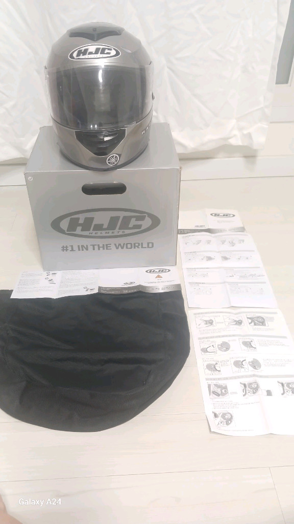 흥진(HJC) 대표적인 입문용 오토바이 풀페이스 헬멧인 HJC CL-ST 메탈 실버(Metal Silver) 모델( 이미지