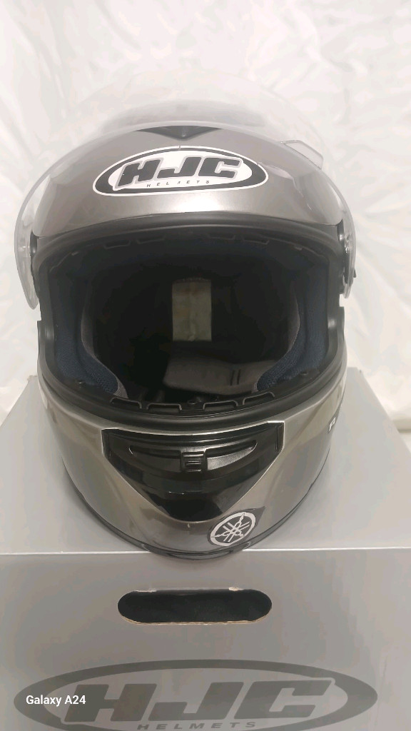 흥진(HJC) 대표적인 입문용 오토바이 풀페이스 헬멧인 HJC CL-ST 메탈 실버(Metal Silver) 모델( 이미지