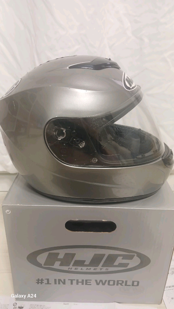 흥진(HJC) 대표적인 입문용 오토바이 풀페이스 헬멧인 HJC CL-ST 메탈 실버(Metal Silver) 모델( 이미지