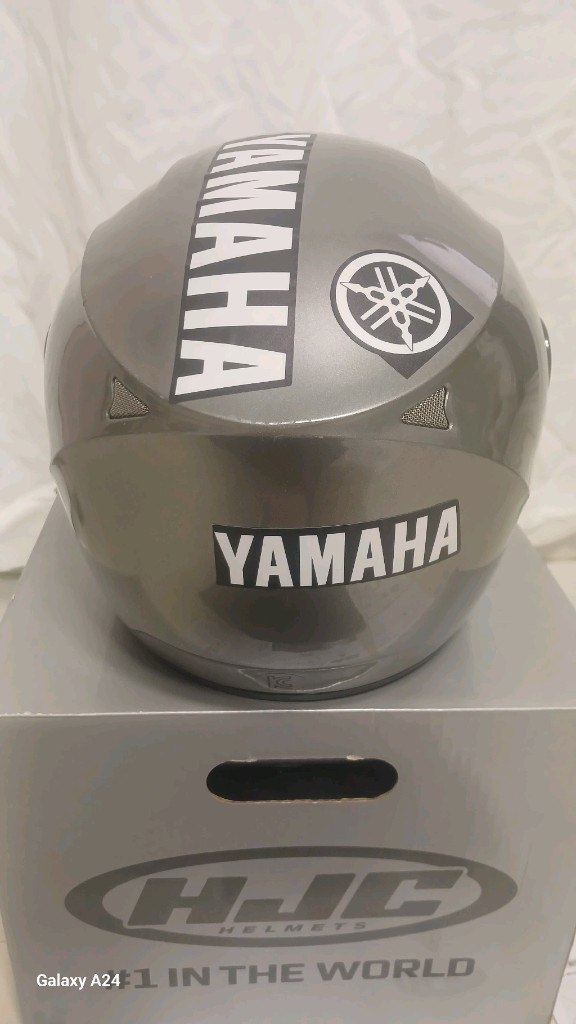 흥진(HJC) 대표적인 입문용 오토바이 풀페이스 헬멧인 HJC CL-ST 메탈 실버(Metal Silver) 모델( 이미지