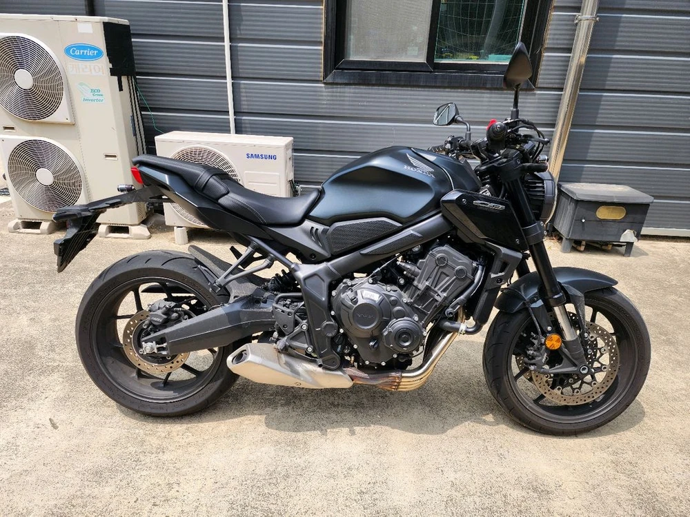 사용검사 완료 23년식 혼다 CB 650 R 블랙에디션 판매 - 안심되는 중고거래