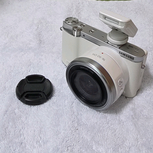 삼성 NX3000 미러리스 카메라와 16-50mm 렌즈 팝니다. 이미지
