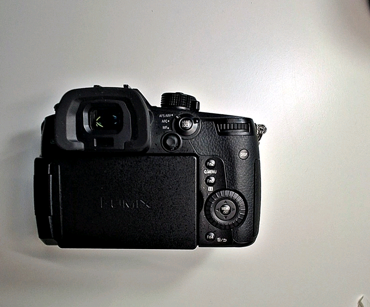 파나소닉 루믹스 DC-GH5 + 35-100mm 렌즈 이미지