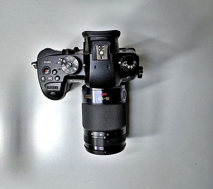 파나소닉 루믹스 DC-GH5 + 35-100mm 렌즈 이미지