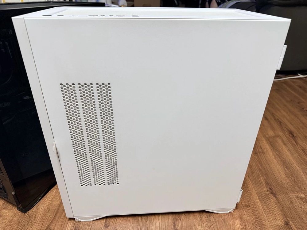 게이밍 컴퓨터 본체 AMD 라이젠 5 9600X RTX 3070 화이트 이미지