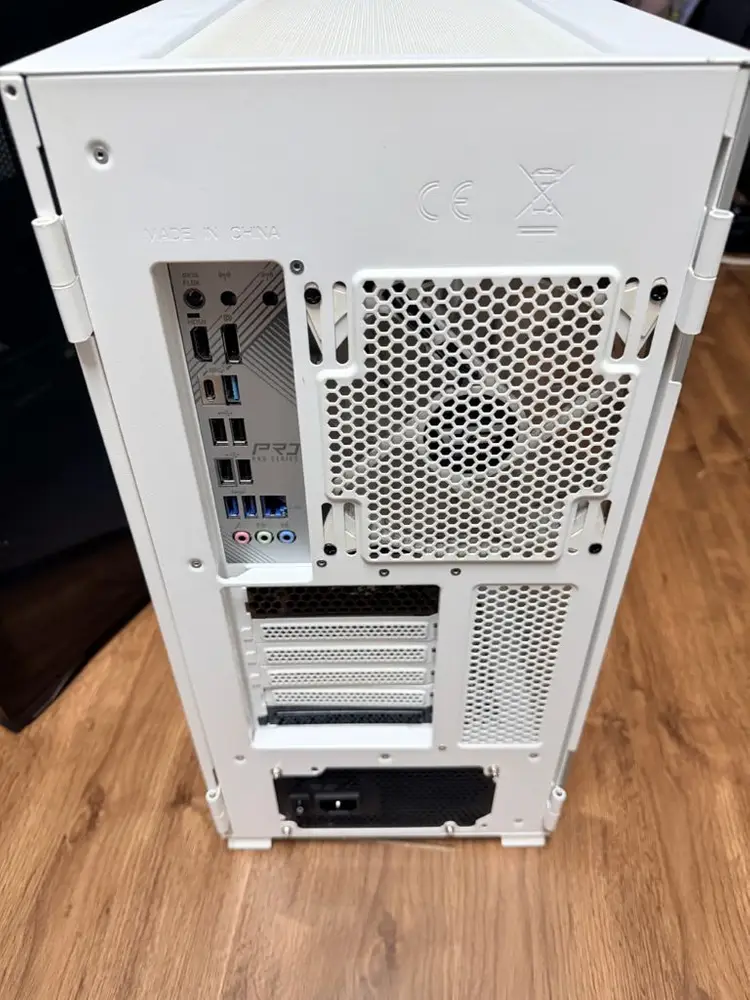 게이밍 컴퓨터 본체 AMD 라이젠 5 9600X RTX 3070 화이트 이미지
