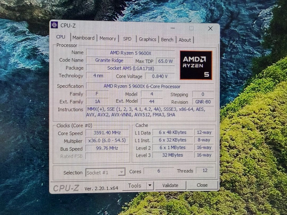 게이밍 컴퓨터 본체 AMD 라이젠 5 9600X RTX 3070 화이트 이미지