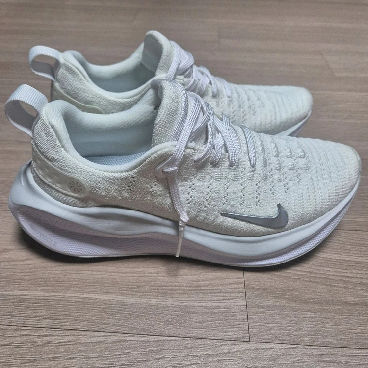 나이키 인피니티런4 235 이미지