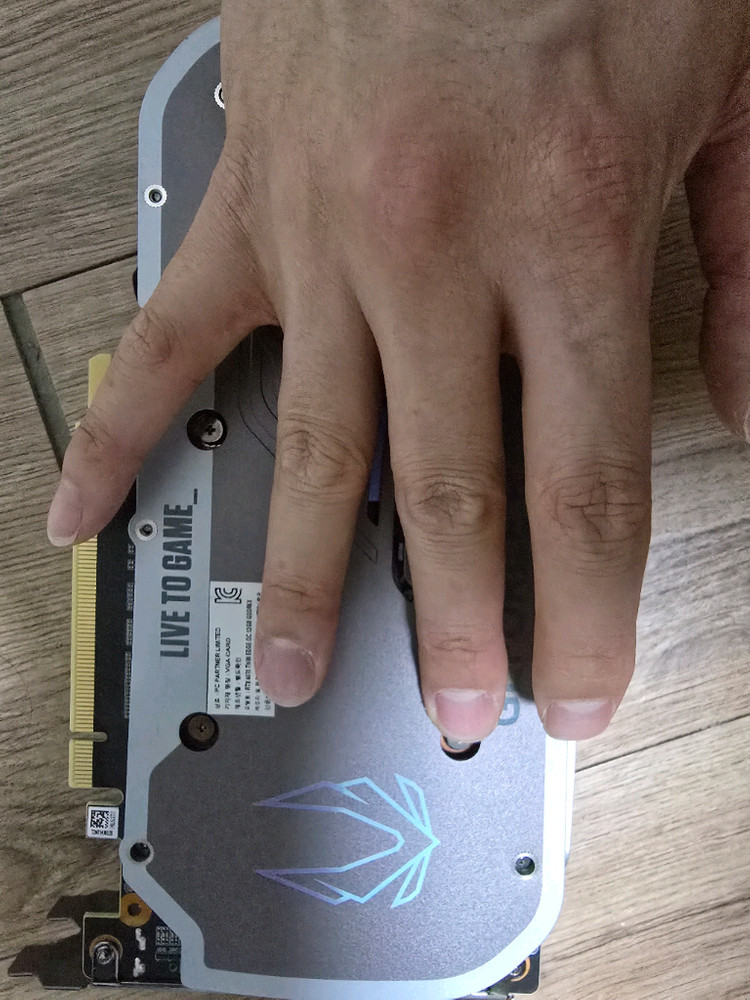 조탁 rtx 4070 엣지 트윈 OC 이미지