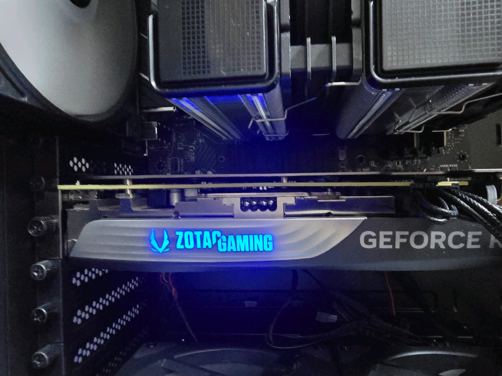 조탁 rtx 4070 엣지 트윈 OC 이미지