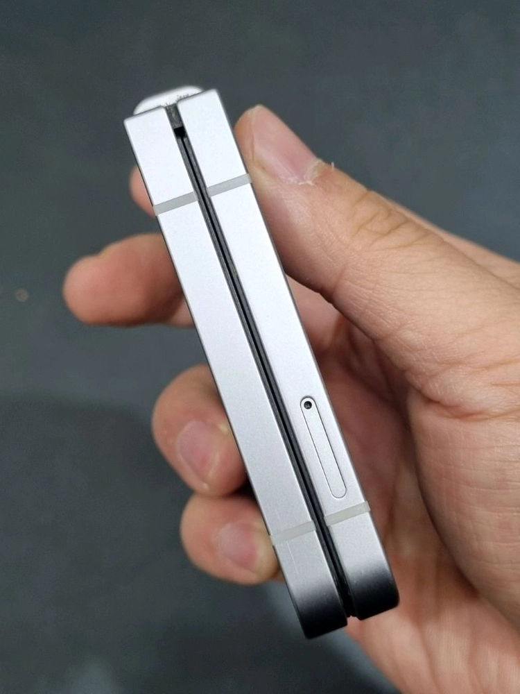 갤럭시플립6 256GB 실버쉐도우 F741N 이미지