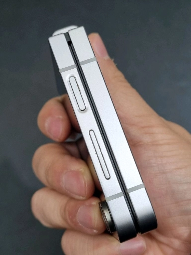 갤럭시플립6 256GB 실버쉐도우 F741N 이미지
