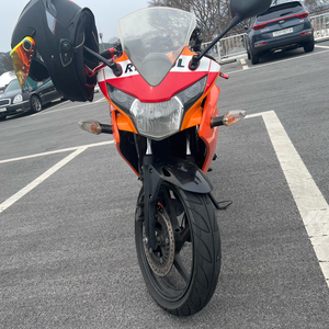 14년식 CBR125입니다. 색상은 랩솔이며, 주행거리는 49,240km입니다 이미지