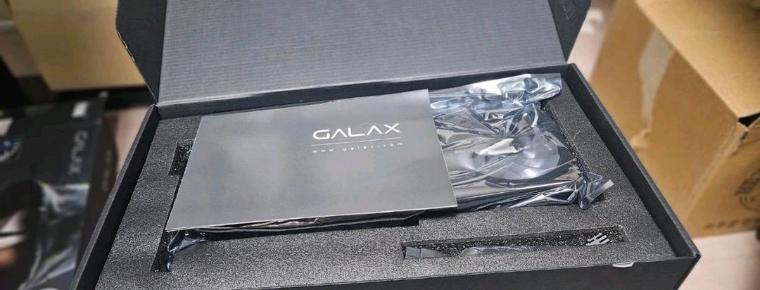 갤럭시 GALAX 지포스 RTX 4070 SUPER EX GAMER BLACK OC D6X 12GB 팝니다. 이미지