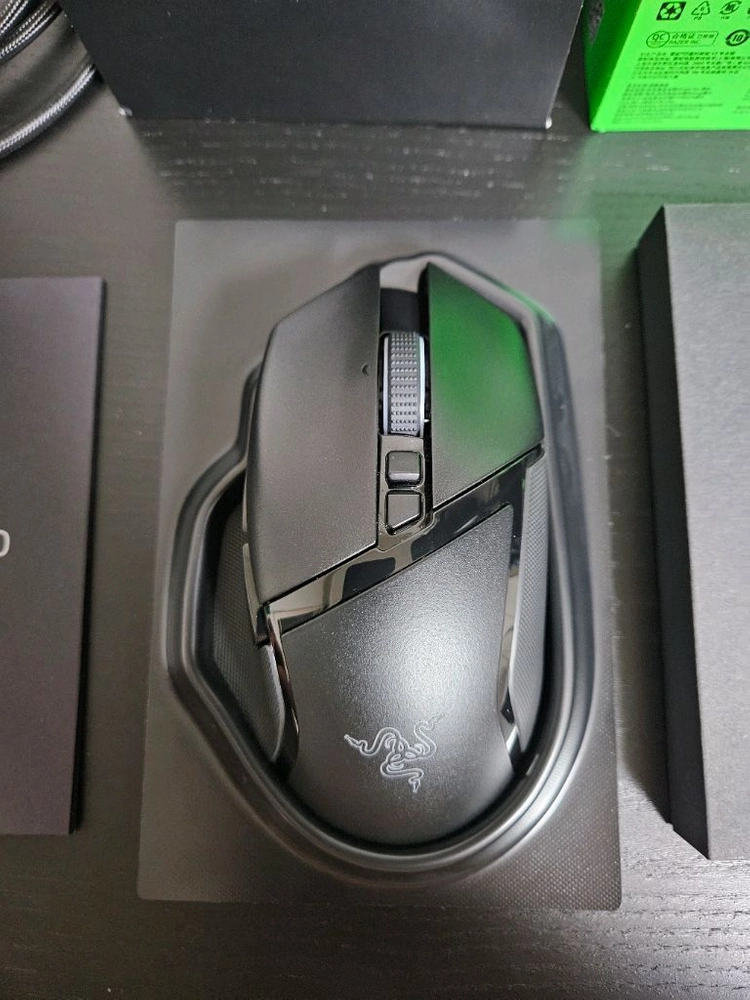 레이저 바실리스크 v3 pro 이미지