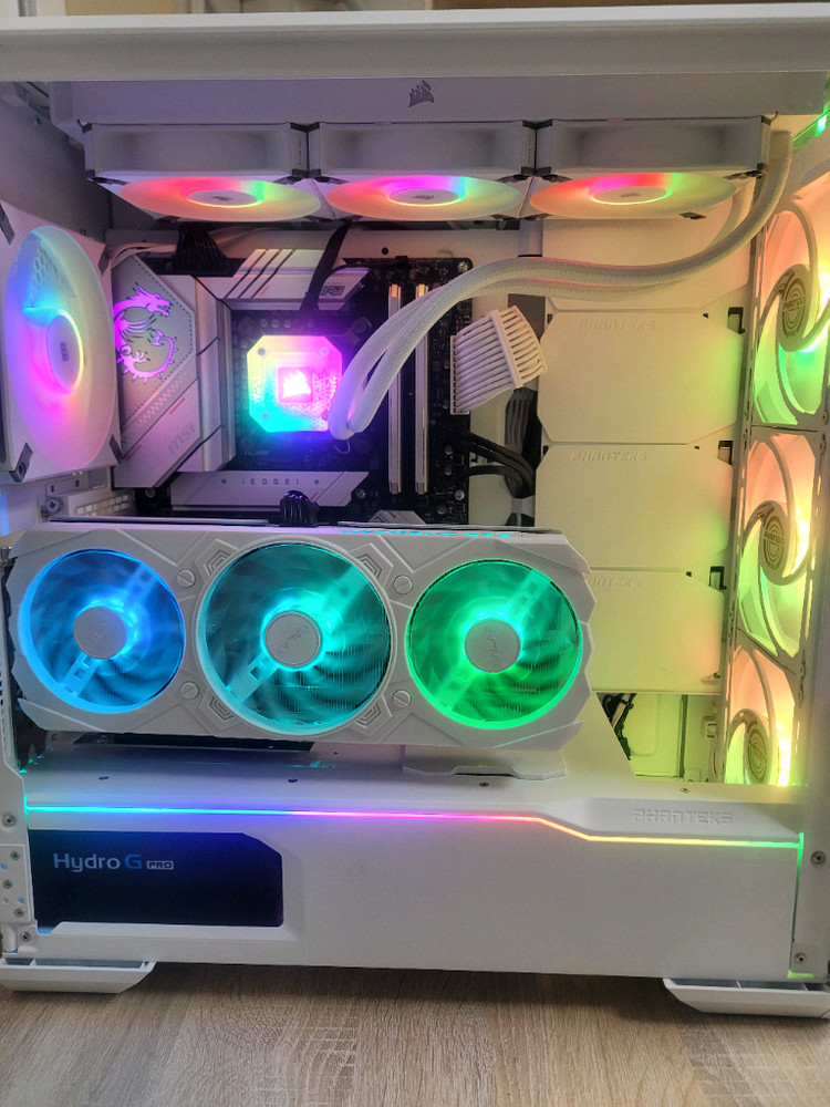13900K F 수냉 32G RTX4070TI SUPER 화이트 신품상태 하이엔드급 본체 이미지