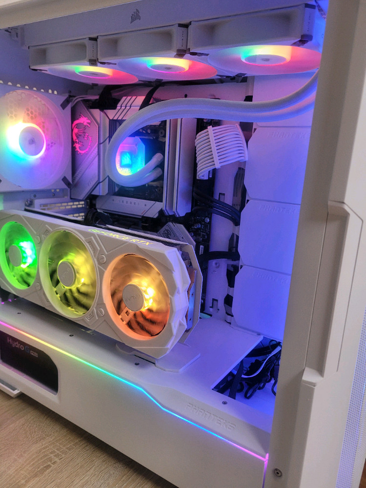 13900K F 수냉 32G RTX4070TI SUPER 화이트 신품상태 하이엔드급 본체 이미지
