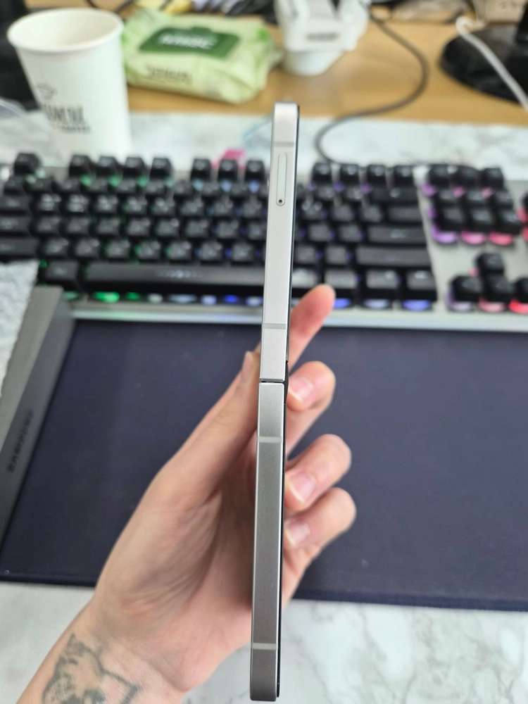 갤럭시 Z플립6 256GB_실버 이미지