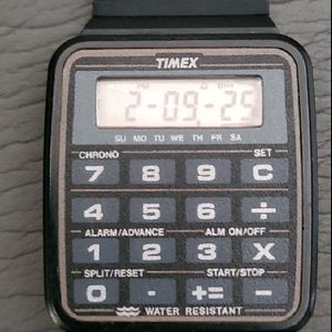 1980년대 후반에서 1990년대 초반 생산된 타이멕스 계산기 시계 이미지