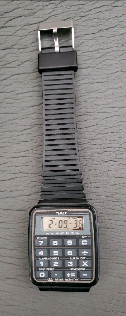 1980년대 후반에서 1990년대 초반 생산된 타이멕스 계산기 시계 이미지