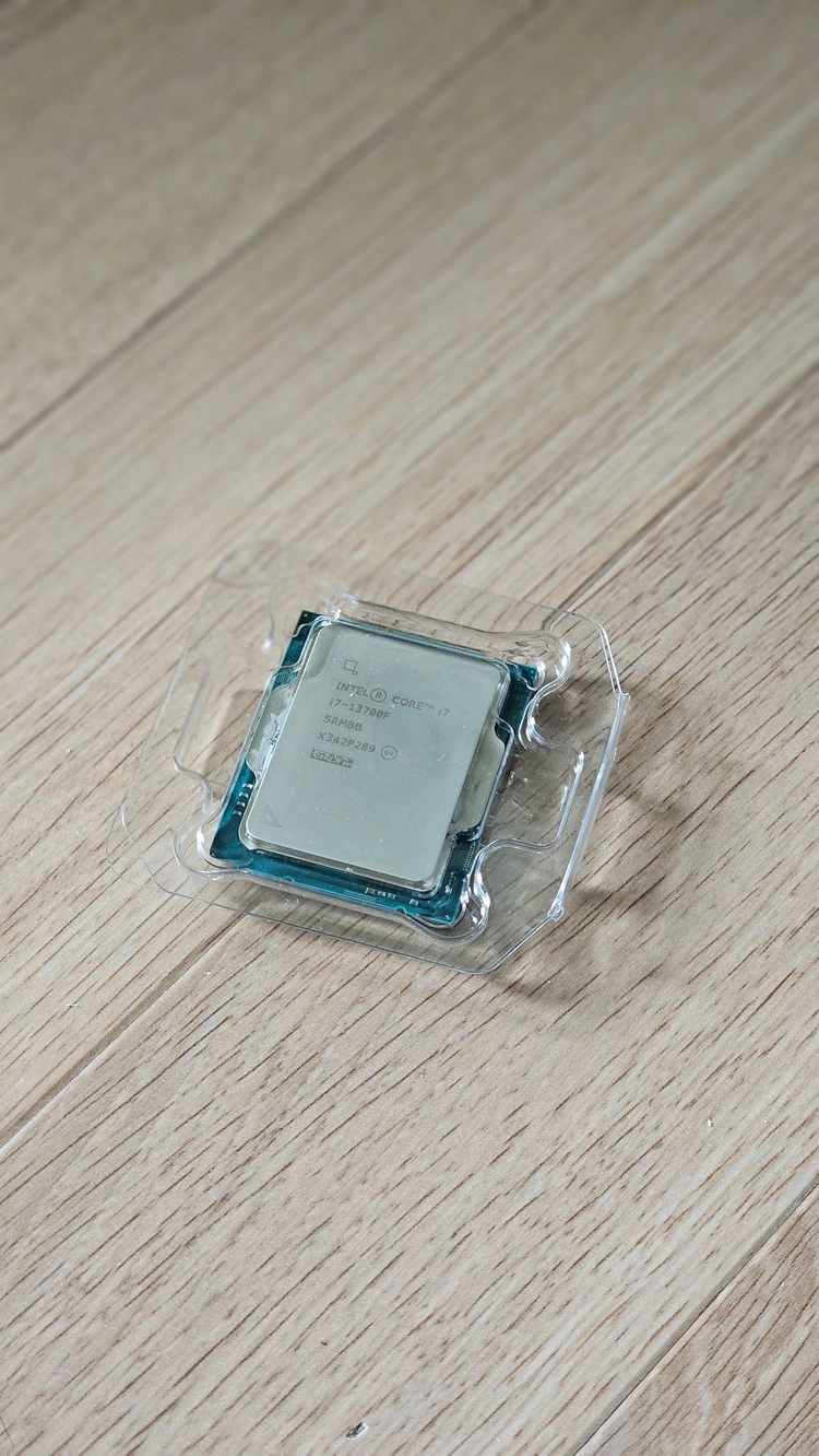 i7 13700F CPU - 안심되는 중고거래
