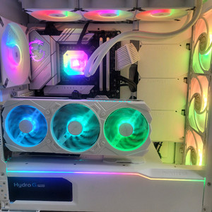 13900K F 수냉 32G RTX4070TI SUPER 화이트 신품상태 하이엔드급 본체 이미지