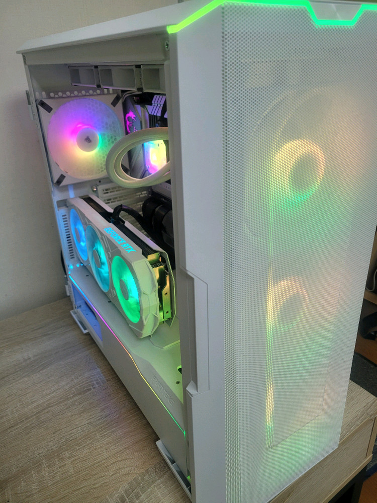 13900K F 수냉 32G RTX4070TI SUPER 화이트 신품상태 하이엔드급 본체 이미지