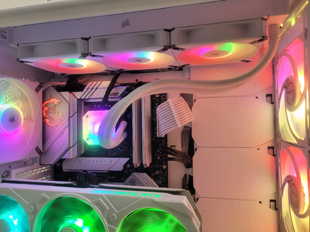 13900K F 수냉 32G RTX4070TI SUPER 화이트 신품상태 하이엔드급 본체 이미지