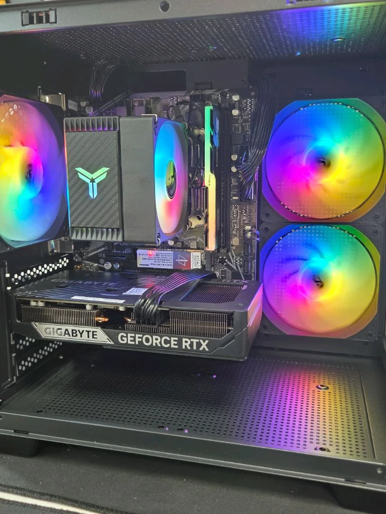 AMD RYZEN 7 5700X, RTX 5060TI 이미지
