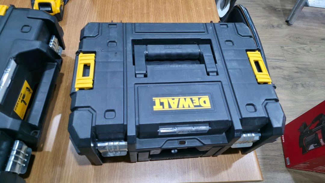 디월트 충전 컷소 10.8v 이미지