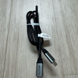 다양한 케이블 세트 (전원, HDMI, VGA, USB-C) 이미지