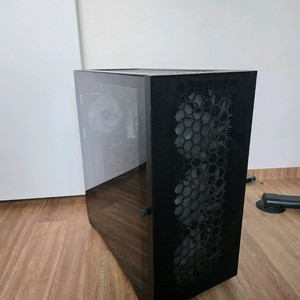 고성능 게이밍 PC 본체 이미지