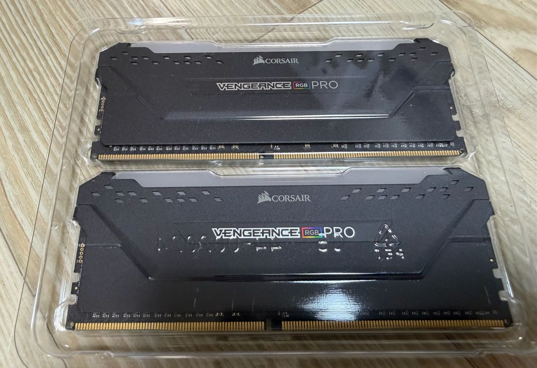 커세어램 CORSAIR VENGEANCE RGB PRO \ DDR4 PC 3600 32GB (16GB x 2) 이미지