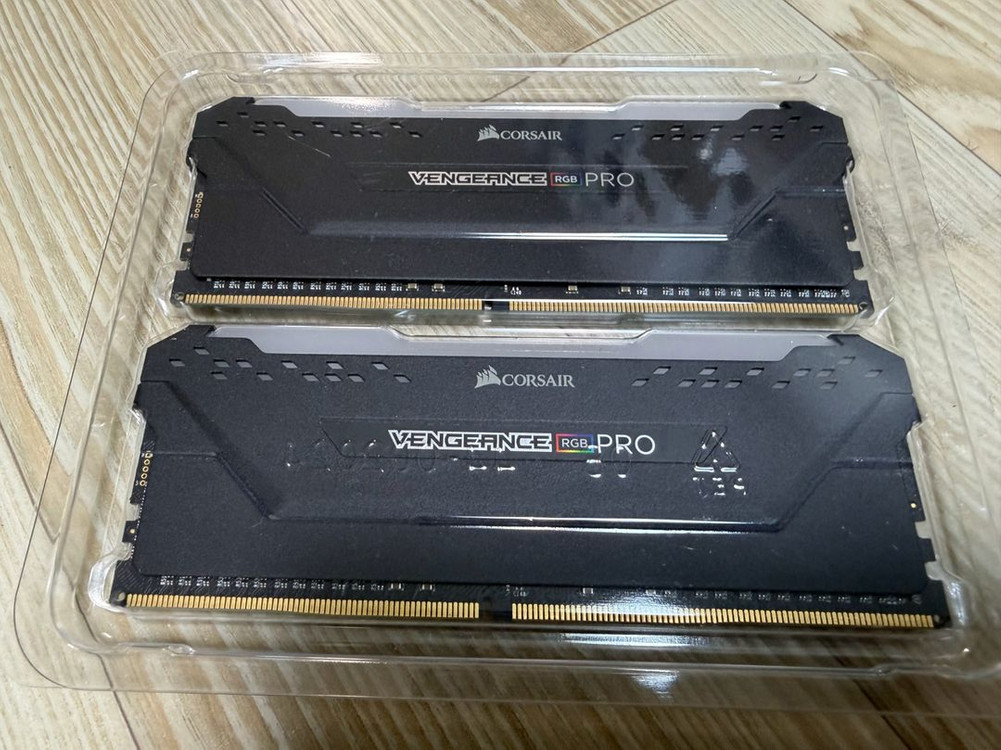커세어램 CORSAIR VENGEANCE RGB PRO \ DDR4 PC 3600 32GB (16GB x 2) 이미지