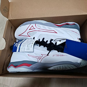 미즈노 MIZUNO 배드민턴화.인도어화.핸드볼화 웨이브 미라지 5 화이트 레드 X1GA235096.275mm 이미지