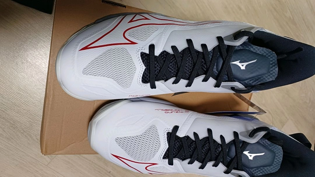 미즈노 MIZUNO 배드민턴화.인도어화.핸드볼화 웨이브 미라지 5 화이트 레드 X1GA235096.275mm 이미지