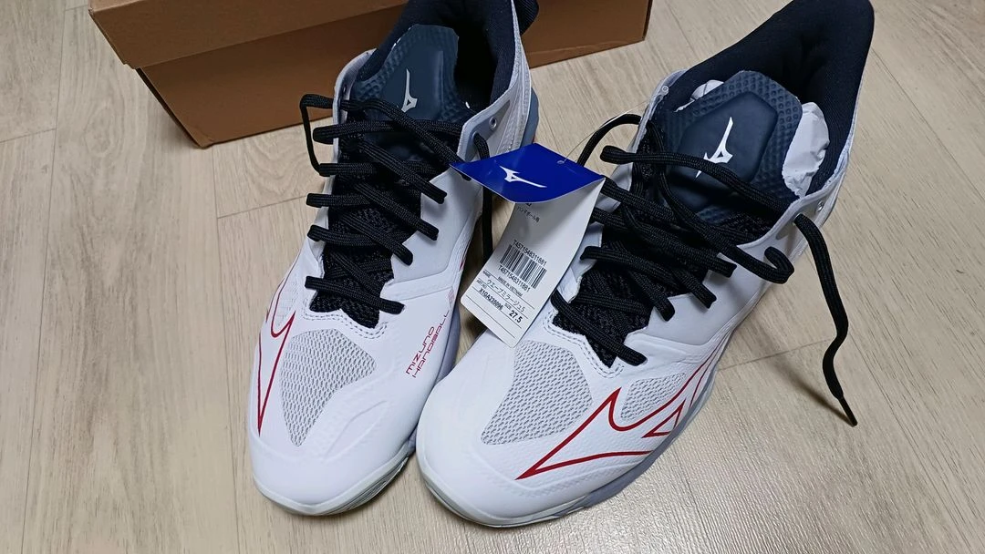 미즈노 MIZUNO 배드민턴화.인도어화.핸드볼화 웨이브 미라지 5 화이트 레드 X1GA235096.275mm 이미지