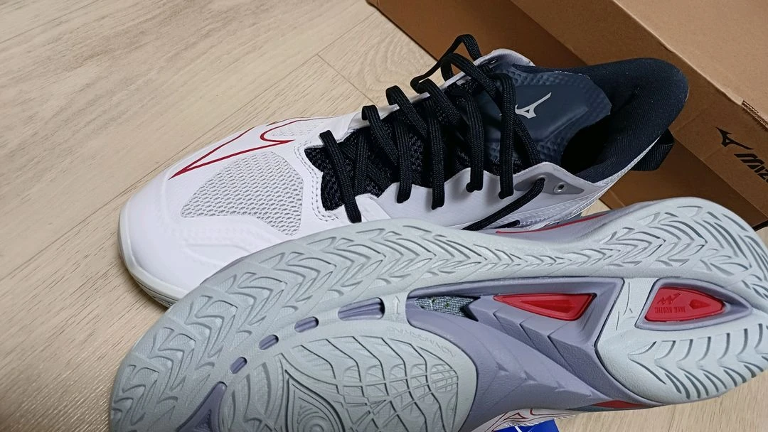 미즈노 MIZUNO 배드민턴화.인도어화.핸드볼화 웨이브 미라지 5 화이트 레드 X1GA235096.275mm 이미지