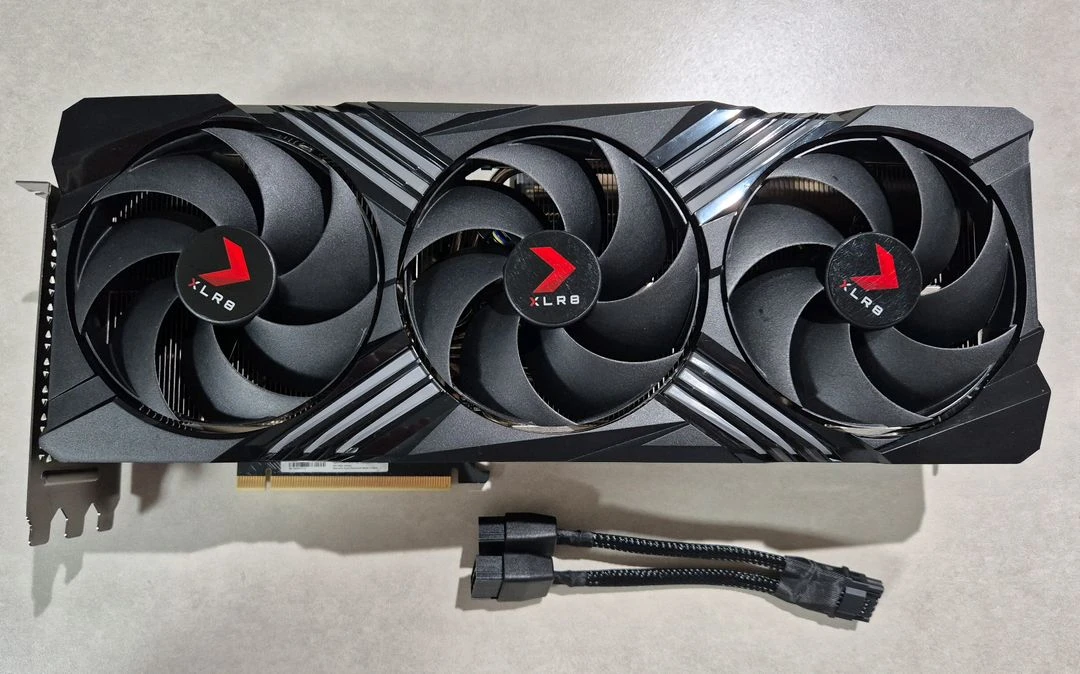 PNY XLR8 지포스 RTX 4070Ti VERTO EPIC-X RGB (4070 Ti) 이미지
