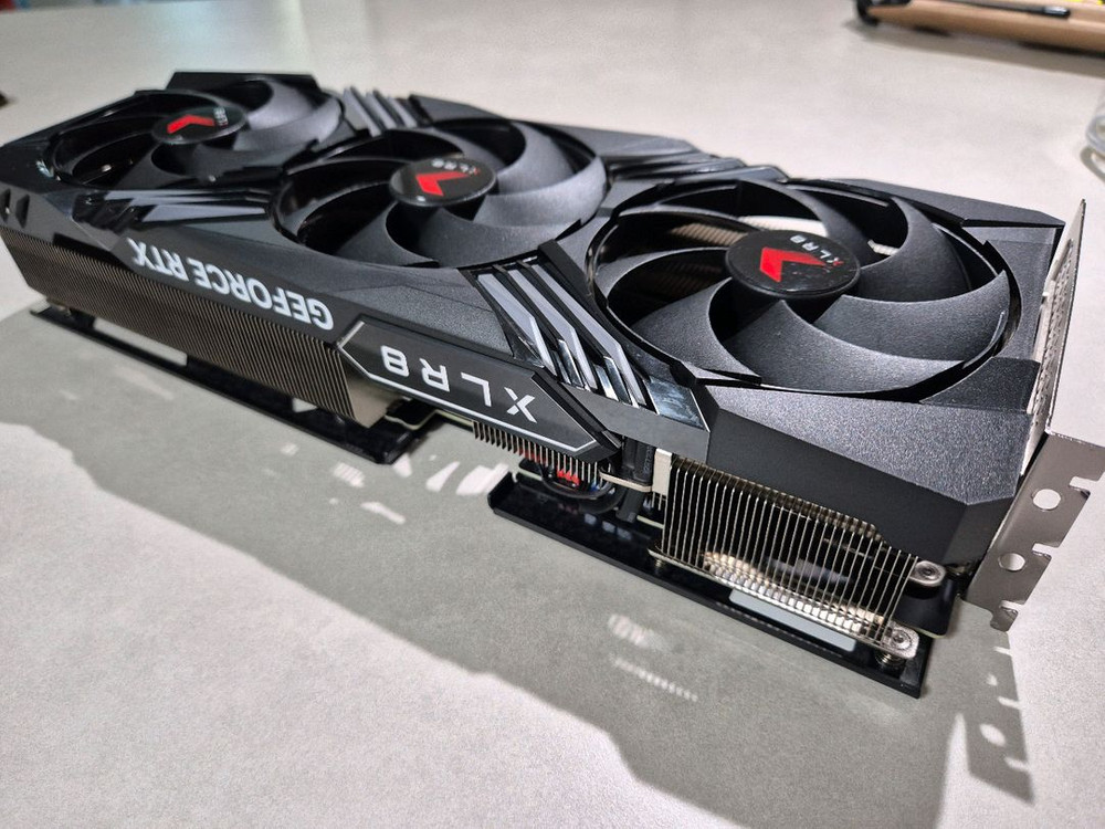 PNY XLR8 지포스 RTX 4070Ti VERTO EPIC-X RGB (4070 Ti) 이미지