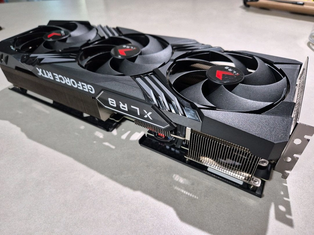 PNY XLR8 지포스 RTX 4070Ti VERTO EPIC-X RGB (4070 Ti) 이미지