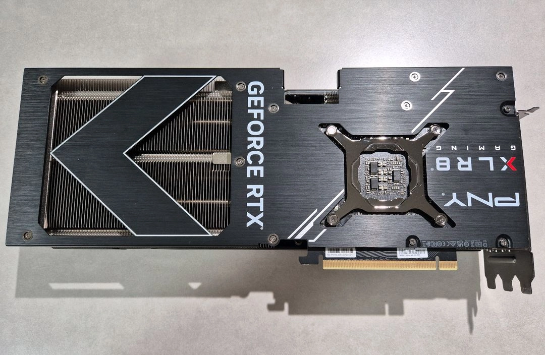 PNY XLR8 지포스 RTX 4070Ti VERTO EPIC-X RGB (4070 Ti) 이미지