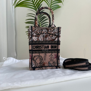 디올 미니 북토트 폰홀더 크로스백 이미지